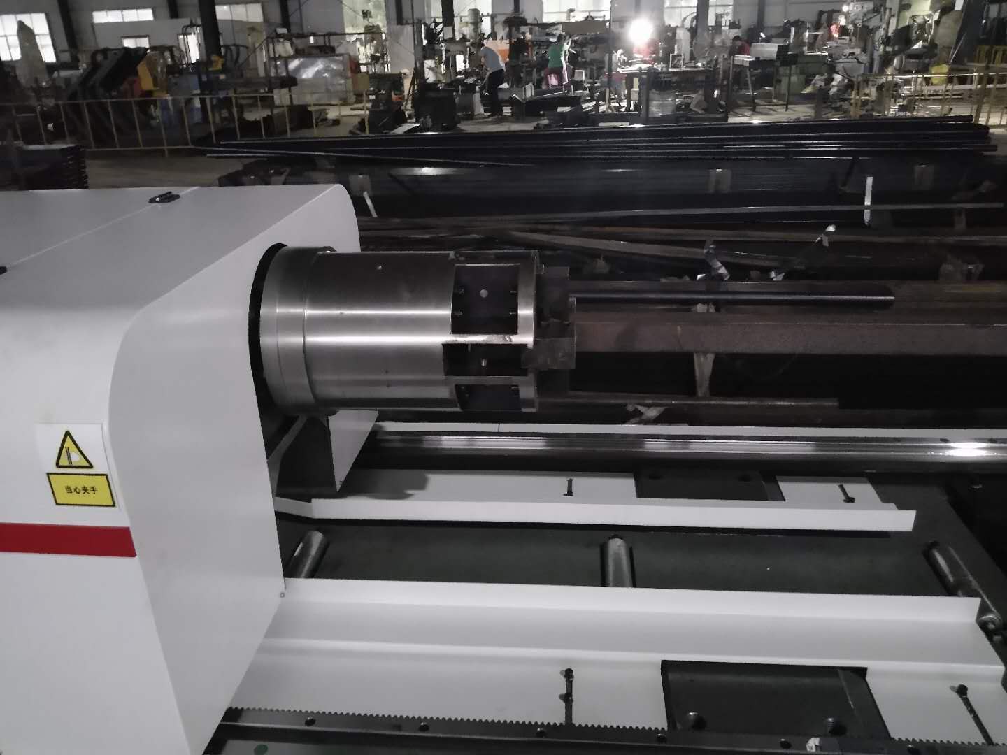 CNC pluošto vamzdžių lazerinis pjovimo staklės cnc fiber tube laser cutting machine