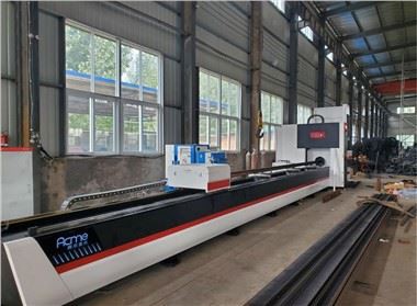 6000 mm ilgio 250 mm vamzdžio skersmens metalinio vamzdžio lazerinio pjovimo mašina